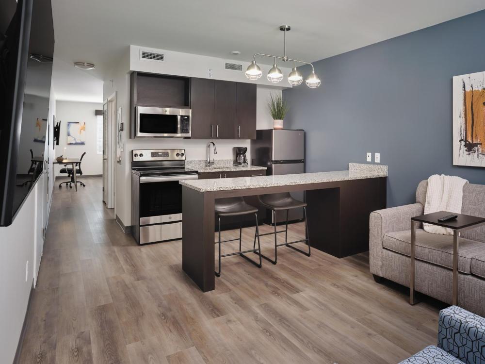 Deluxe Queen Suite interior